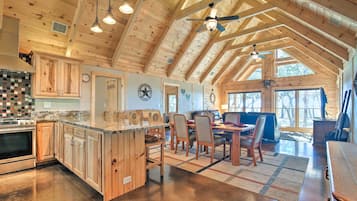 House (5 Bedrooms) | Private kitchen | Paper towels