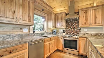 House (5 Bedrooms) | Private kitchen | Paper towels