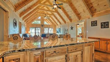 House (5 Bedrooms) | Interior