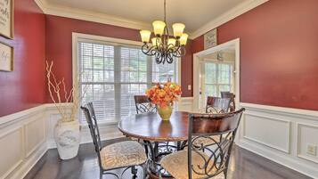 House (3 Bedrooms) | Interior