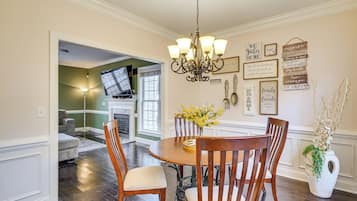 House (3 Bedrooms) | Interior