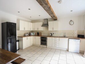 Refrigerador, lavavajillas, tetera eléctrica y tostadora 