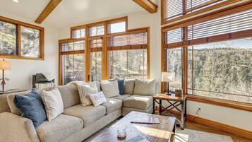 Apartment (4 Bedrooms) | Front of property