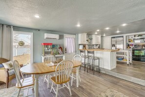 Interior - Cliff View Haven Million-dollar Views at 6MM (Rocky Mount)