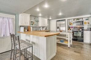 Interior - Cliff View Haven Million-dollar Views at 6MM (Rocky Mount)