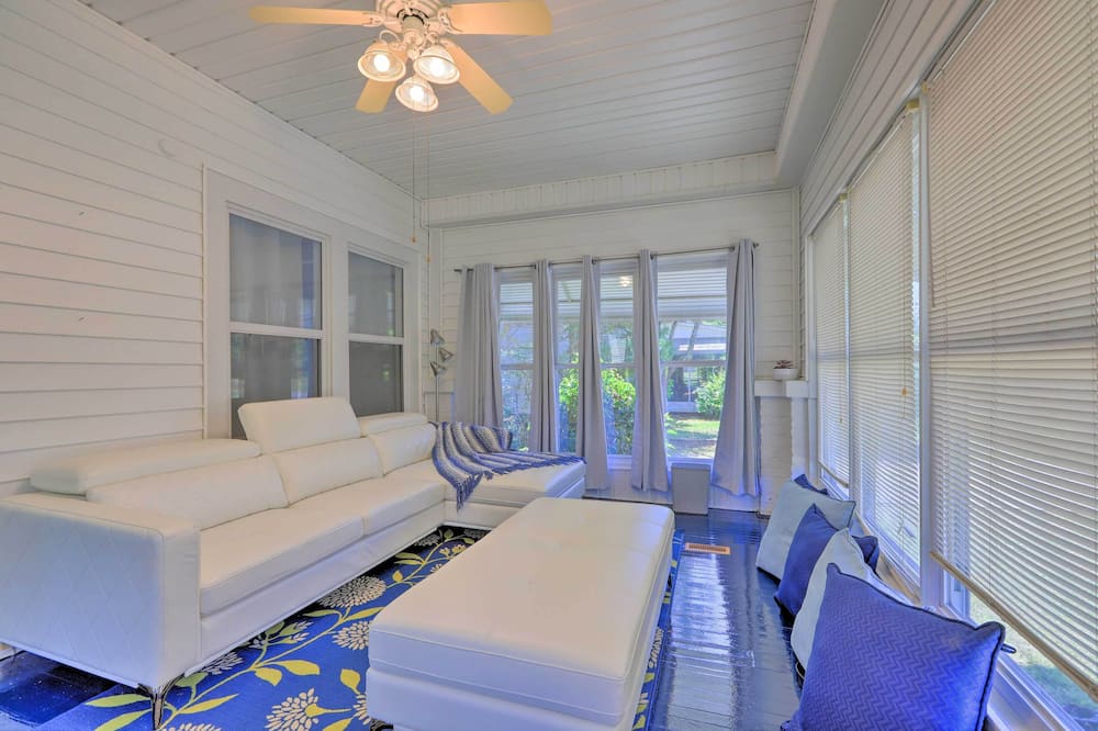 Spacious Lanett Haven w/ Sunroom + Large Deck - La Fayette, AL