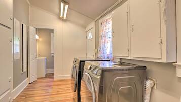 Cottage (4 Bedrooms) | Interior