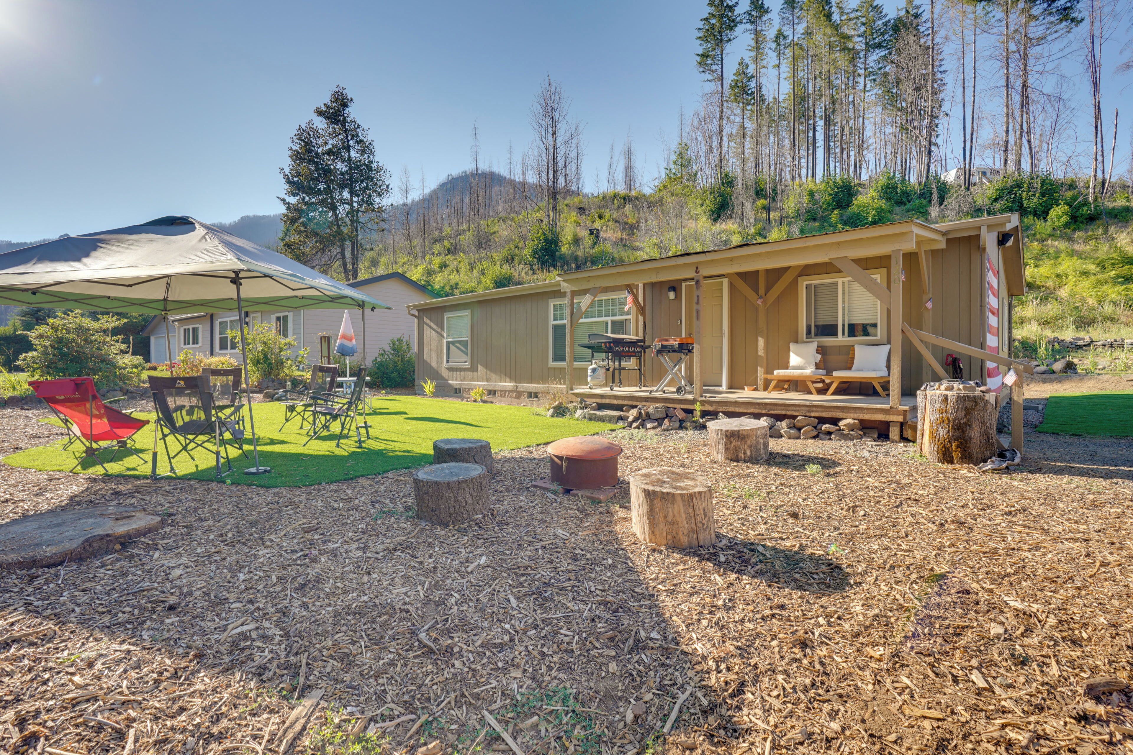 A cabin with a deck, outdoor seating, and a covered area.