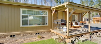Lovely Detroit Home w/ Deck - Walk to Town!