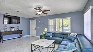 House (5 Bedrooms) | Interior