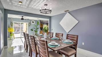 House (5 Bedrooms) | Interior