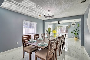 House (5 Bedrooms) | Interior