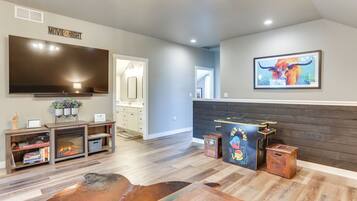 House (5 Bedrooms) | Interior