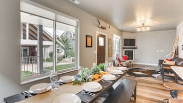 House (5 Bedrooms) | Interior