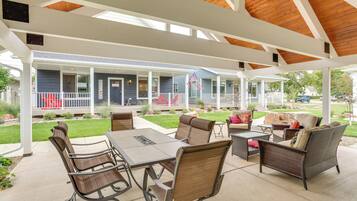 House (5 Bedrooms) | Interior