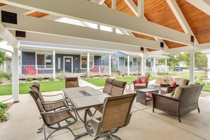 House (5 Bedrooms) | Interior