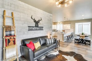 House (5 Bedrooms) | Interior