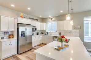 House (5 Bedrooms) | Interior