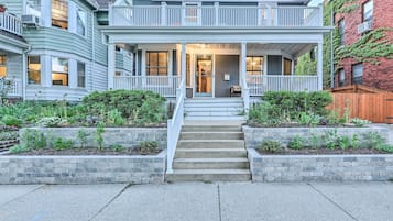 Nhà (4 Bedrooms) | Mặt tiền nơi lưu trú