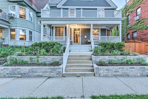 House (4 Bedrooms) | Front of property