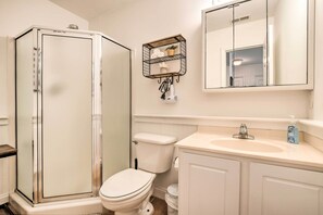 Apartment (1 Bedroom) | Interior - Modern Chapel Hill Condo: Convenient to Hot Spots! (Chapel Hill)