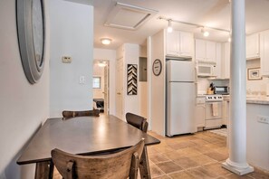 Apartment (1 Bedroom) | Interior - Modern Chapel Hill Condo: Convenient to Hot Spots! (Chapel Hill)