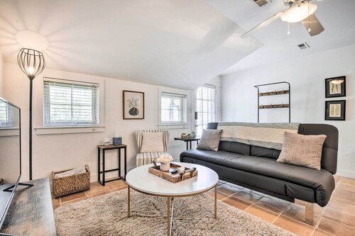 Modern Chapel Hill Condo: Convenient to Hot Spots!