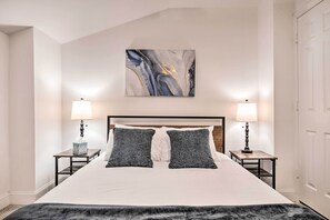 Apartment (1 Bedroom) | Interior - Modern Chapel Hill Condo: Convenient to Hot Spots! (Chapel Hill)