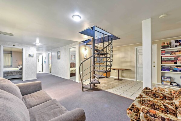 House (5 Bedrooms) | Interior