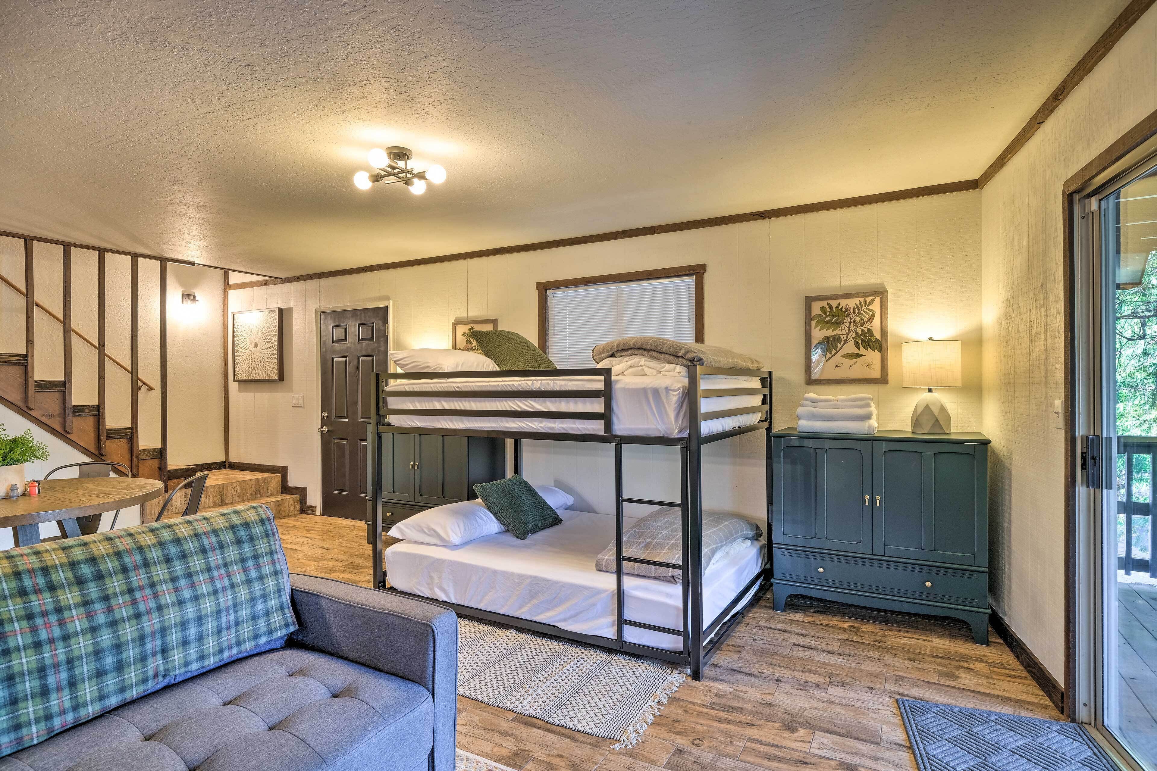 Upscale Twain Harte Cabin With 2-level Deck!