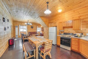 House (2 Bedrooms) | Interior