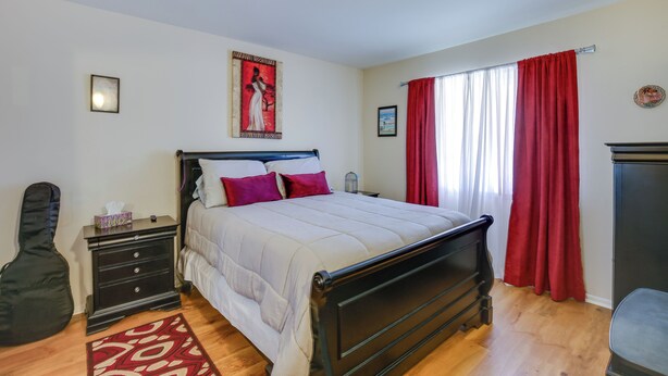 2 bedrooms, iron/ironing board, bed sheets - Serene Country Club Getaway on Golf Course! (Palm Desert)