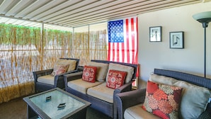 Property grounds - Serene Country Club Getaway on Golf Course! (Palm Desert)