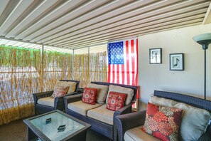 Property grounds - Serene Country Club Getaway on Golf Course! (Palm Desert)