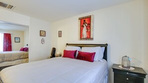 Room - Serene Country Club Getaway on Golf Course! (Palm Desert)