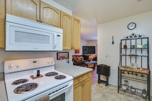 Microwave, oven, stovetop, dishwasher - Serene Country Club Getaway on Golf Course! (Palm Desert)