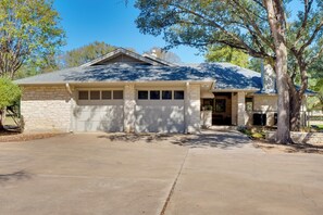 Interior - Pool, Patio & Privacy! Home Near Georgetown Square (Georgetown)