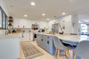 House (3 Bedrooms) | Interior - Pool, Patio & Privacy! Home Near Georgetown Square (Georgetown)