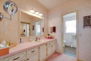 House (2 Bedrooms) | Interior - Lady Lake House w/ Lanai & Community Pool! (Lady Lake)