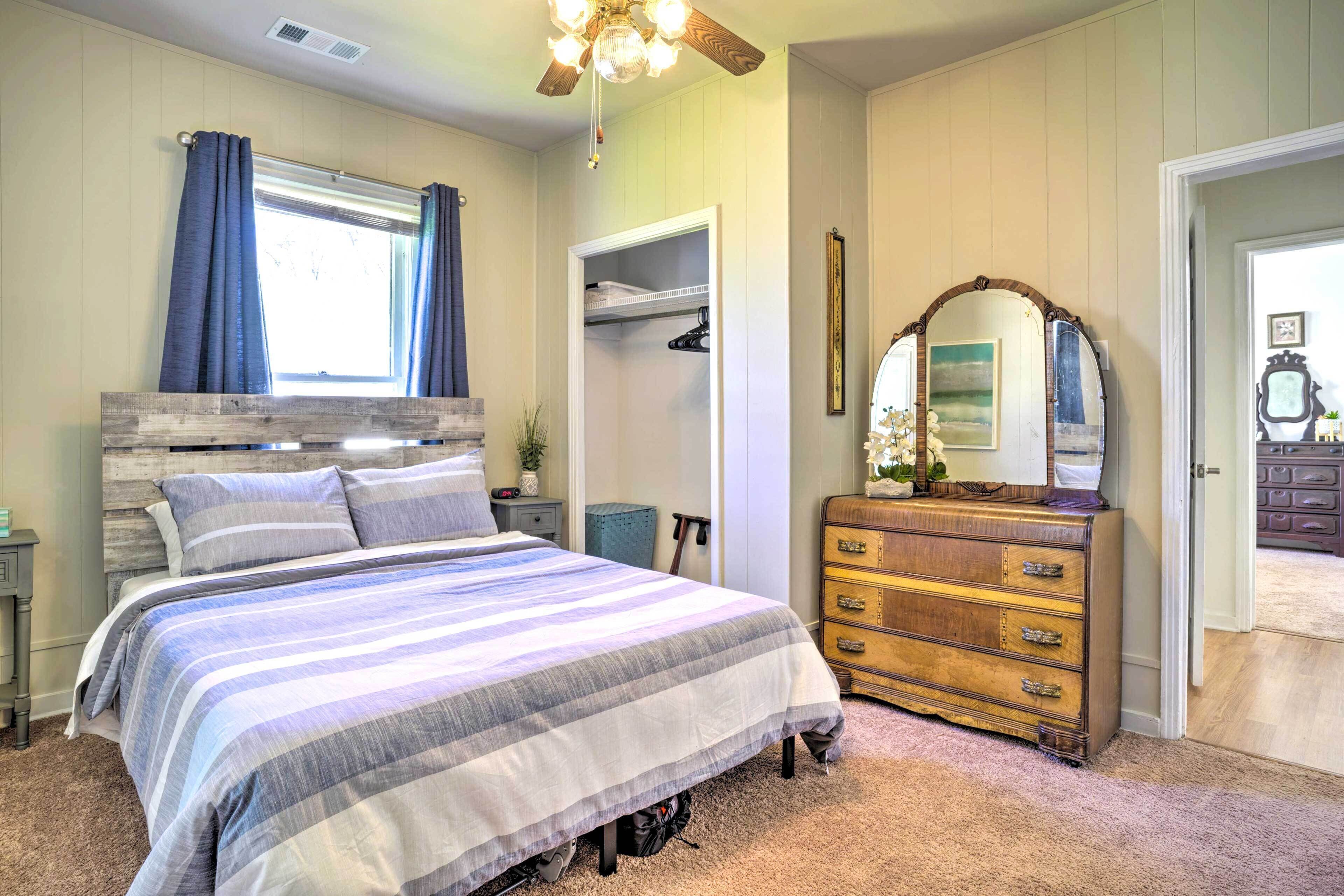 Cozy Corinth Escape ~ Half-mi to Shop & Dine!