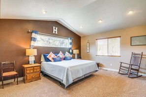 Interior - 18 Mi to Mammoth Cave: Spacious Group Getaway (Hatch)