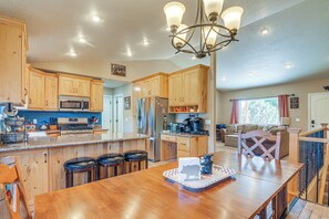 Interior - 18 Mi to Mammoth Cave: Spacious Group Getaway (Hatch)