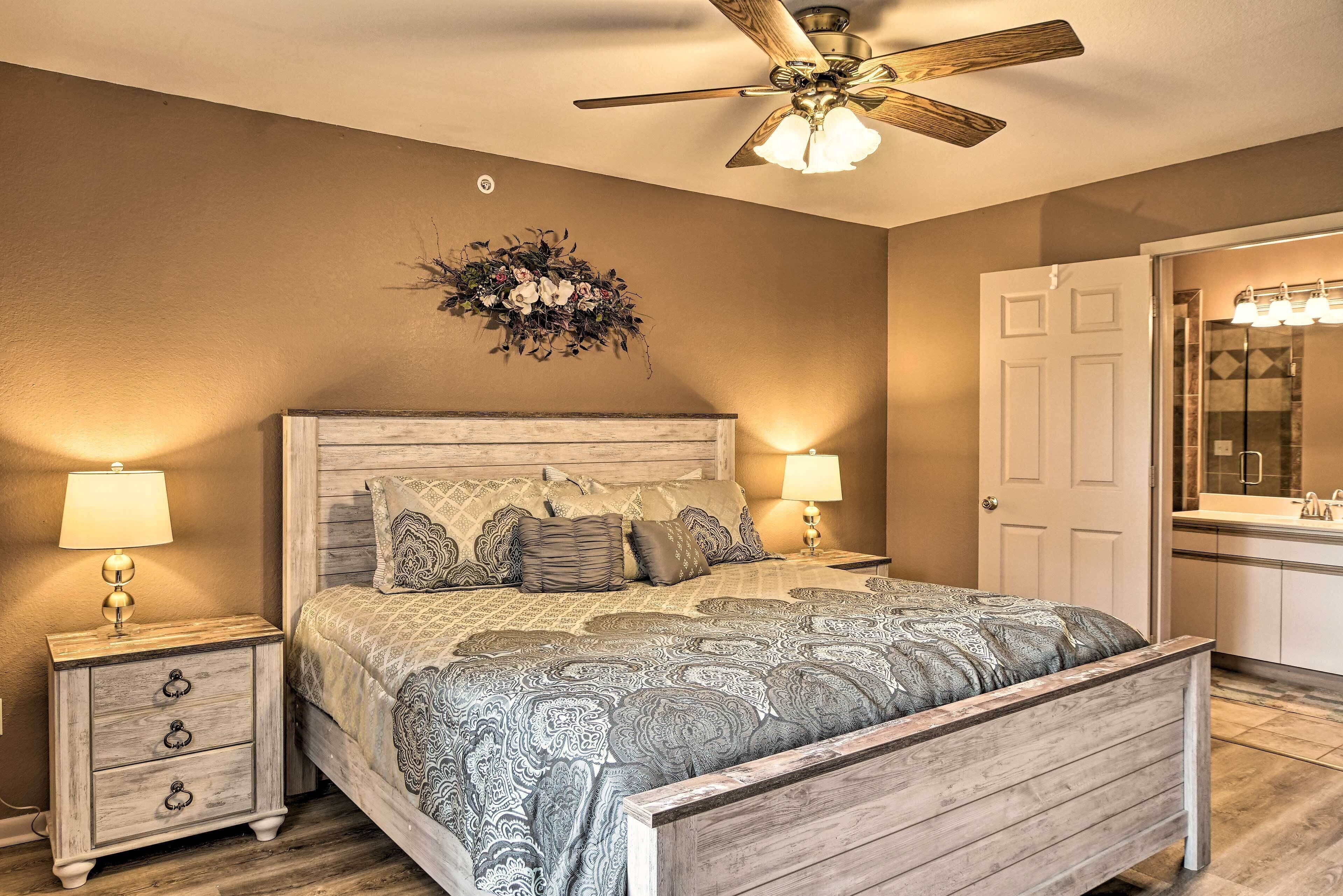 Resort Living in Branson - 4 Mi to the 76 Strip!