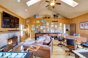 House (5 Bedrooms) | Interior