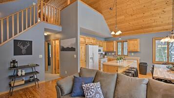 ์ฝํฐ์ง (4 Bedrooms) | ๋ด๋ถ