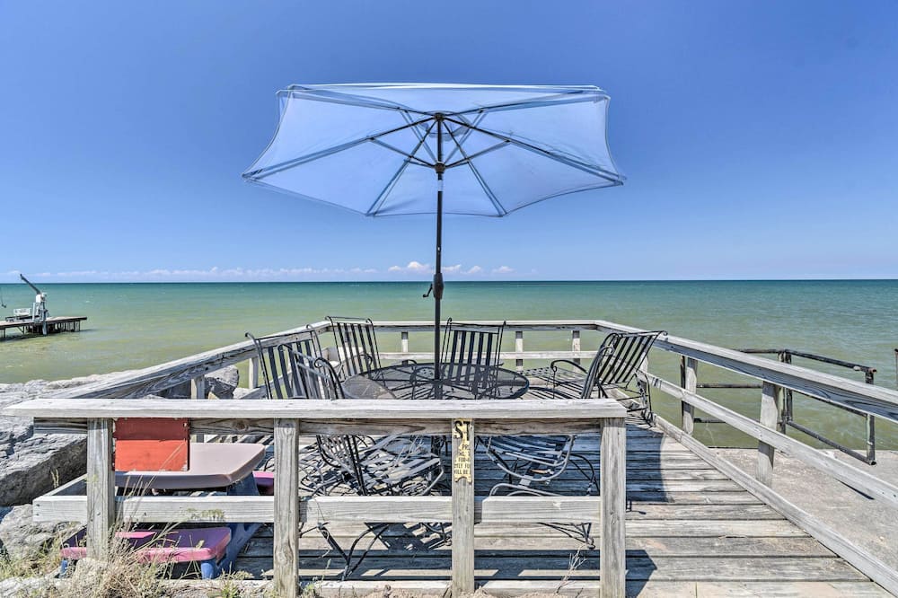 Hilton Lake Getaway w/ Over-the-water Deck! - Hilton, NY