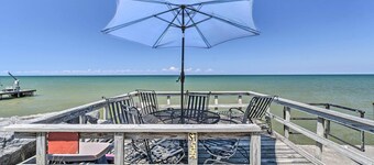 Hilton Lake Getaway w/ Over-the-water Deck!