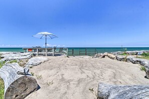 House (2 Bedrooms) | Interior - Hilton Lake Getaway w/ Over-the-water Deck! (Hilton)