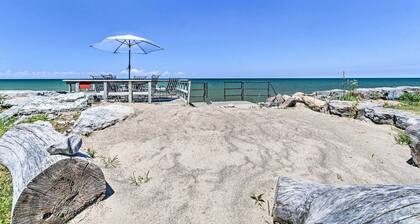 Hilton Lake Getaway w/ Over-the-water Deck!