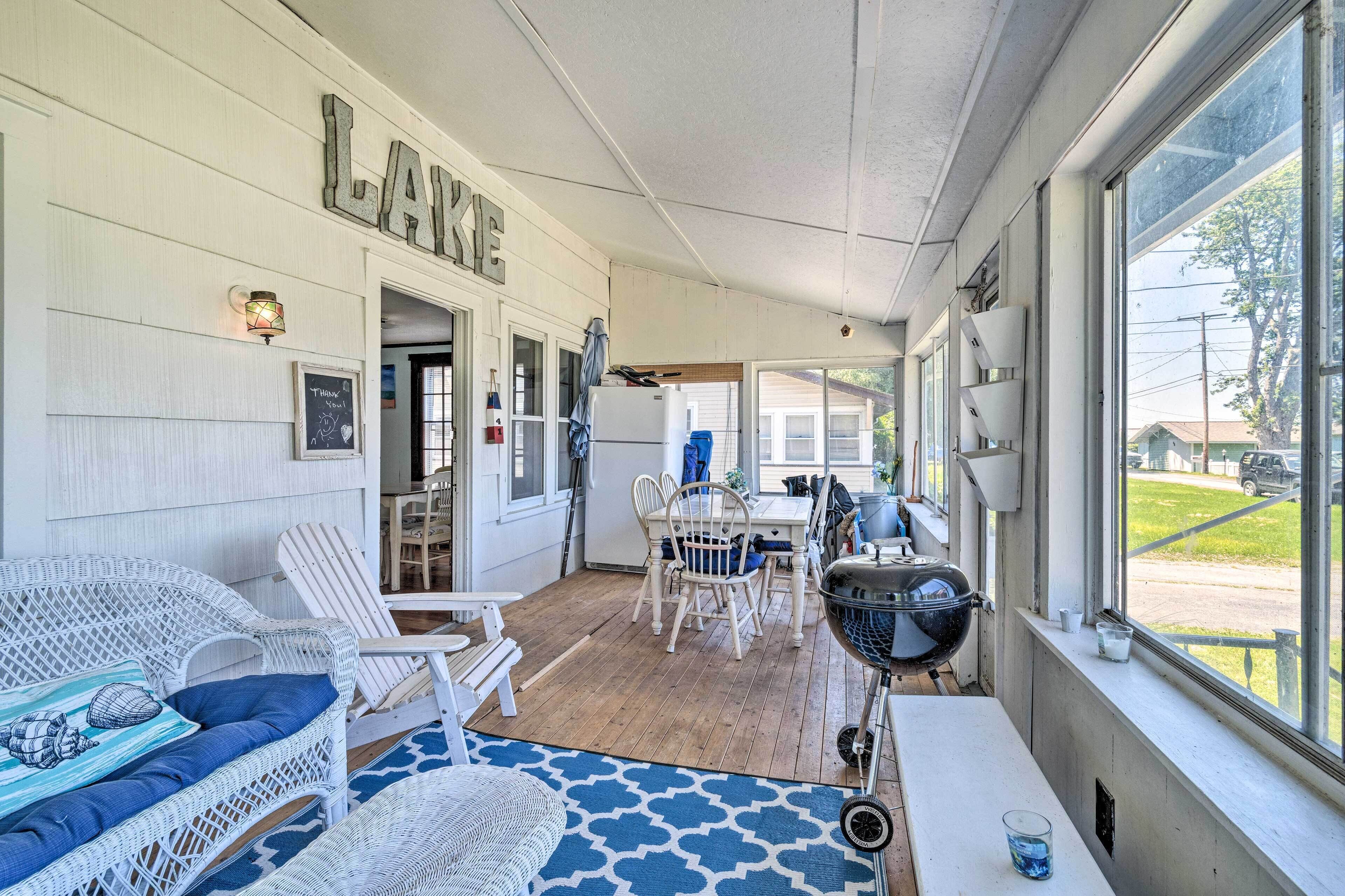 Hilton Lake Getaway w/ Over-the-water Deck!